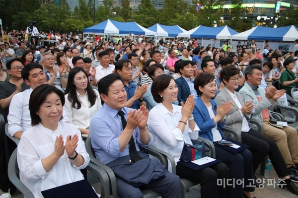 이날 행사에는 심상정, 정재호, 유은혜, 김현미 지역 국회의원과 각계각층의 인사들이 참여해 행사 끝까지 자리를 지켰다. (사진 : 권용찬PD제공)