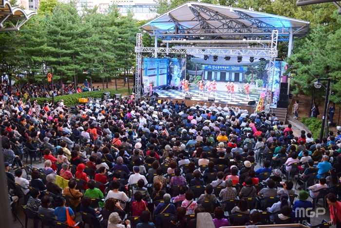 '2018 찾아가는 산사음악예술제'가 진행되는 화정중앙공원