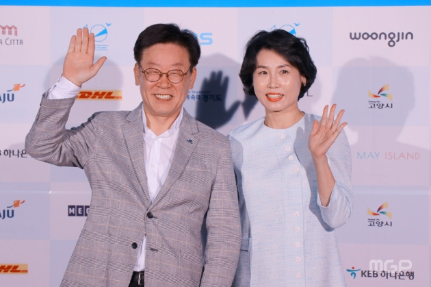 이재명 경기도지사(조직위원장)과 부인 김혜경씨.