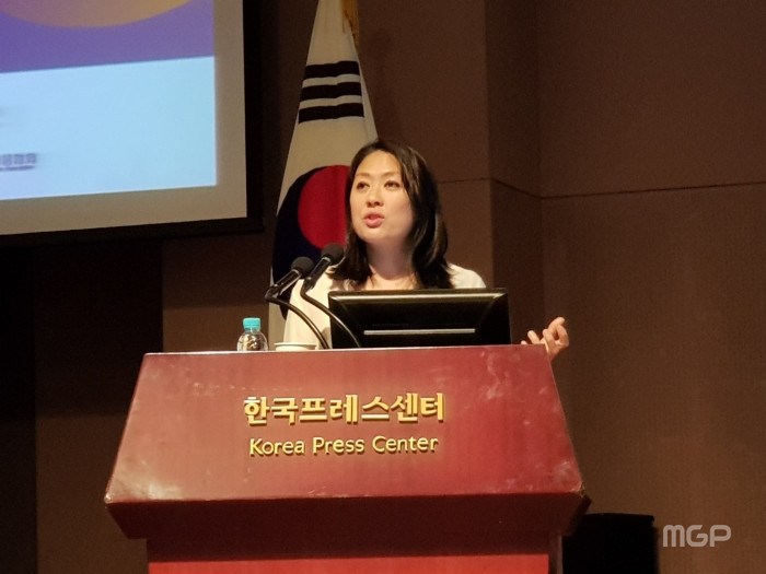20일 서울 프레스센터에서 구글 아태지역 뉴스랩 총괄인 Irene Jay Liu가 데이터저널리즘의 새로운 개척자라는 주제로 발표하고 있다.