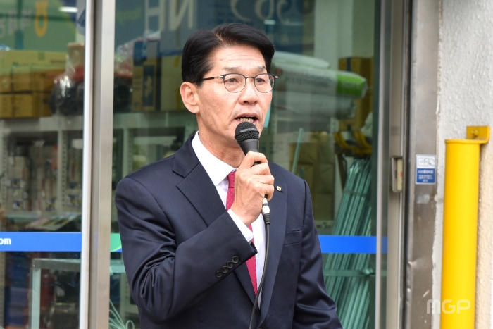 박영선 벽제농협 조합장이 인사말을 하고 있다.