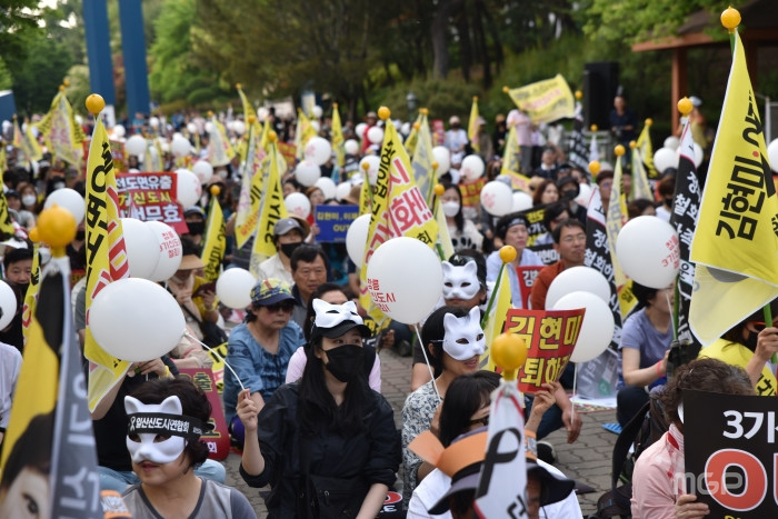 이날 집회 2일 전에 내놓은 김현미 장관의 교통대책에도 불구하고 신도시 반대는 더 거세진 감이 있었다.