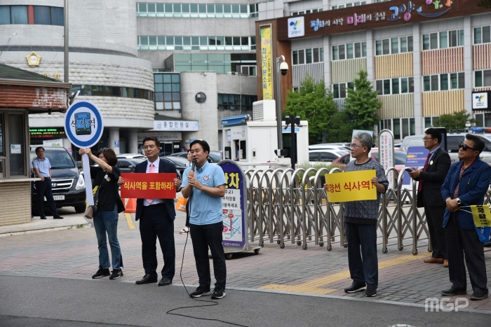 이날 집회 현장에는 이경환 자유한국당 고양갑 당협위원장과 박시동 정의당 고양시의원도 참여했다.  