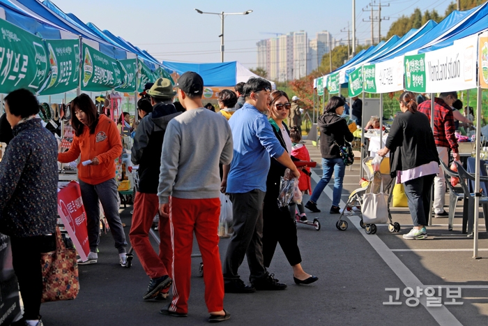 일산농협은 로컬푸드직매장 장항점 개장 1주년을 맞아 '로컬푸드 페스티벌'을 개최한다.