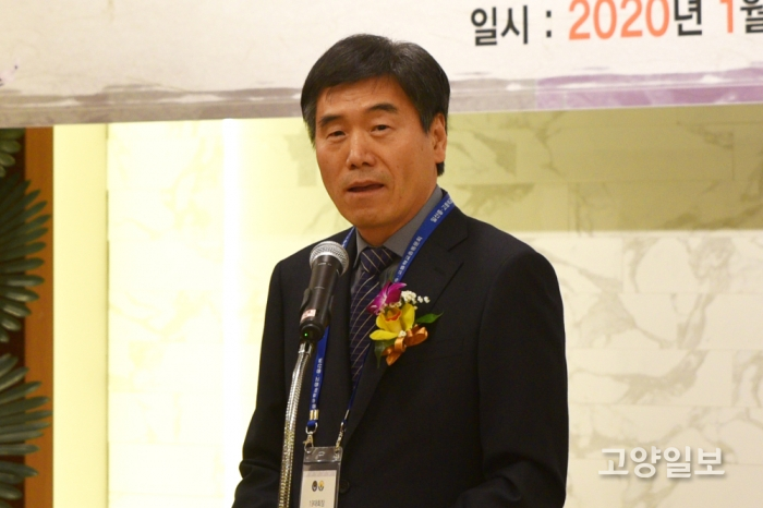 김진용 신임 회장이 취임사를 하고 있다.