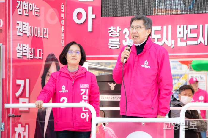 박형준 위원장이 김현아 의원의 유세 현장을 찾았다.