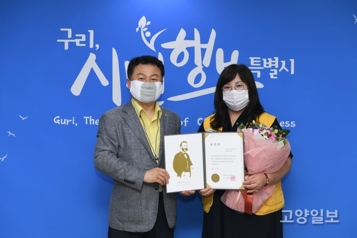 지난 19일 함정현 구리적십자 회장이 ‘세계헌혈자의 날’ 기념 헌혈사업 유공 표창을 수상했다