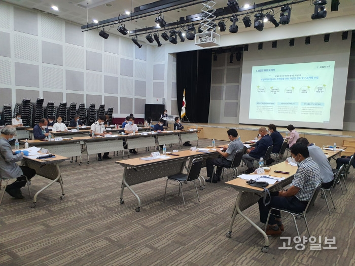 김포시는 지난 21일 김포아트빌리지 아트센터 다목적홀에서 대중교통기획단 첫 정기회의를 개최했다.