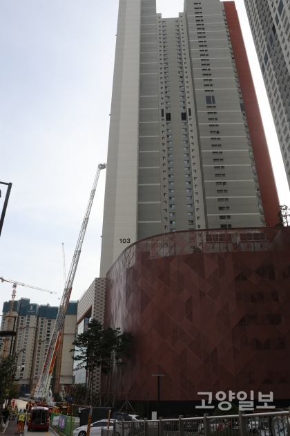 고양소방서가 삼송동 힐스테이트에서 고층 건축물 현장대응훈련을 실시했다.