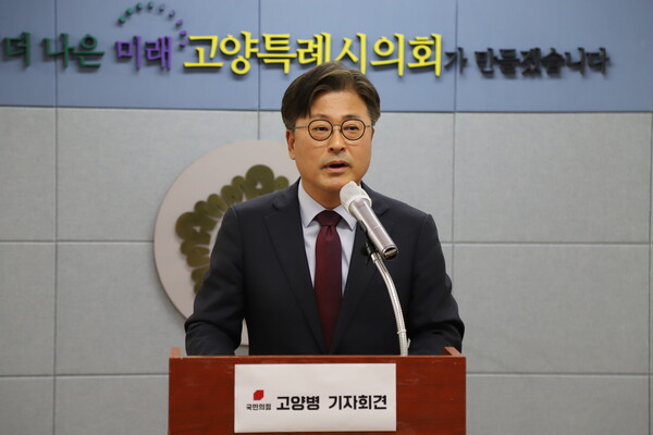 5월 15일 고양시의회에서 긴급 기자회견 중인 김종혁 위원장