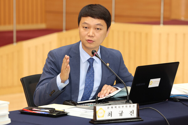 지난 19일 복지교육문화국 행정사무감사에서 발언하고 있는 최규진 시의원
